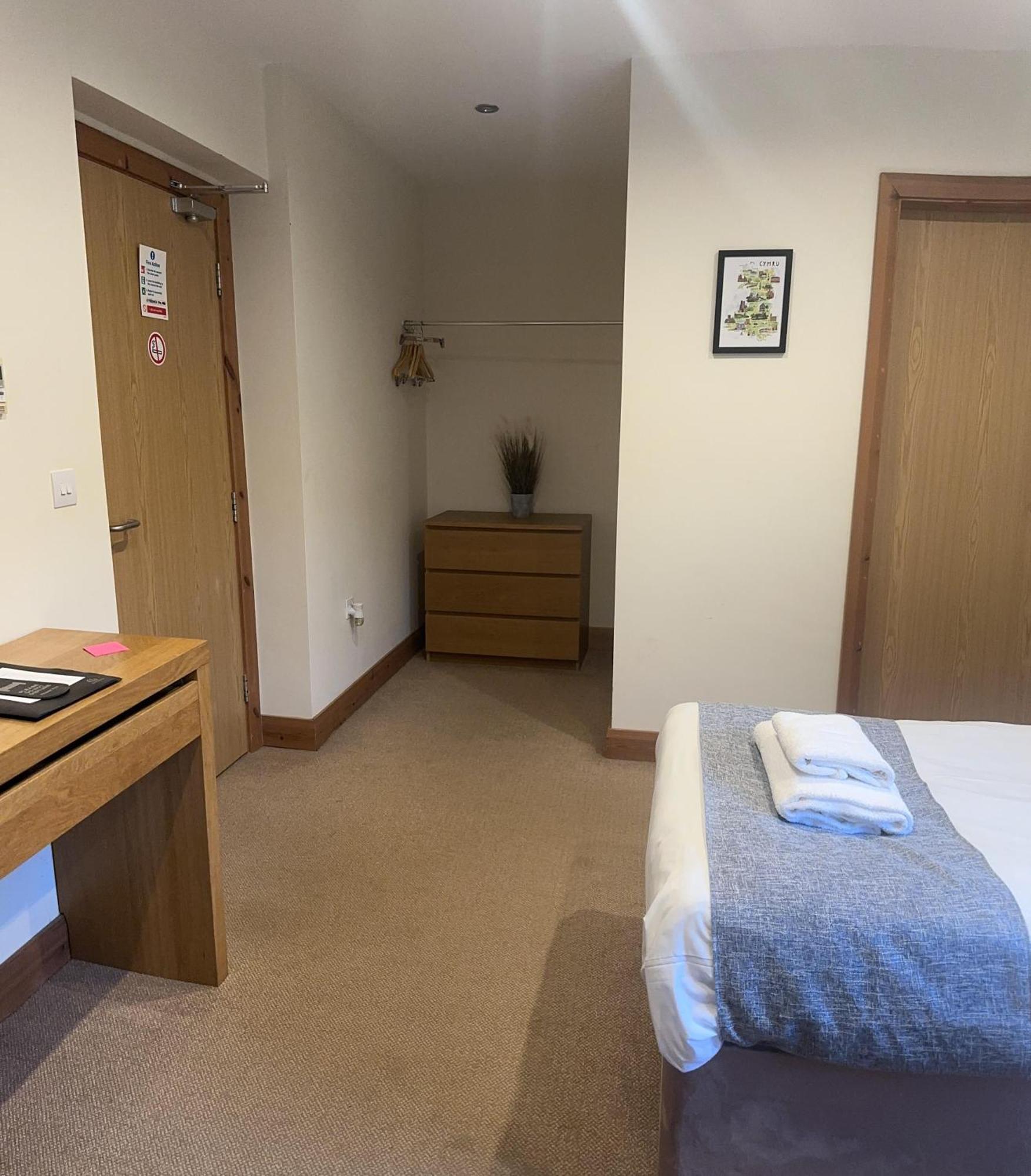 Afan Lodge Port Talbot Buitenkant foto