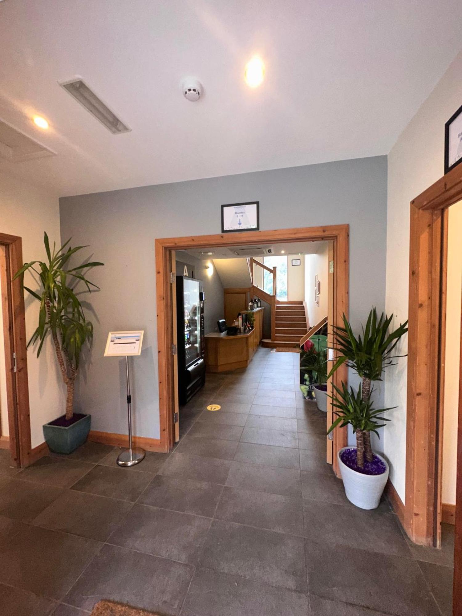 Afan Lodge Port Talbot Buitenkant foto