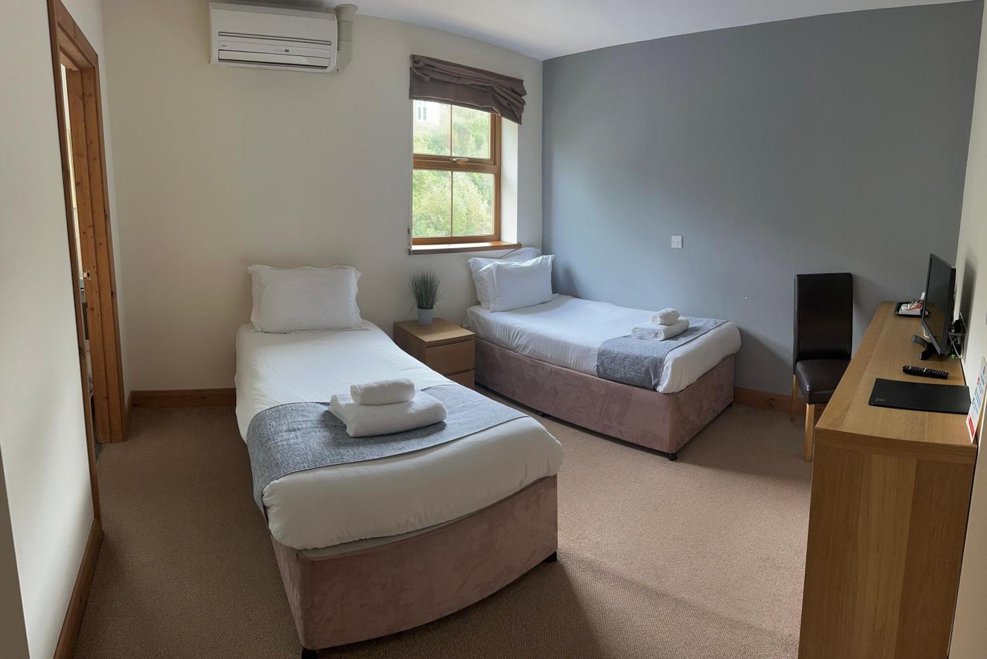 Afan Lodge Port Talbot Buitenkant foto