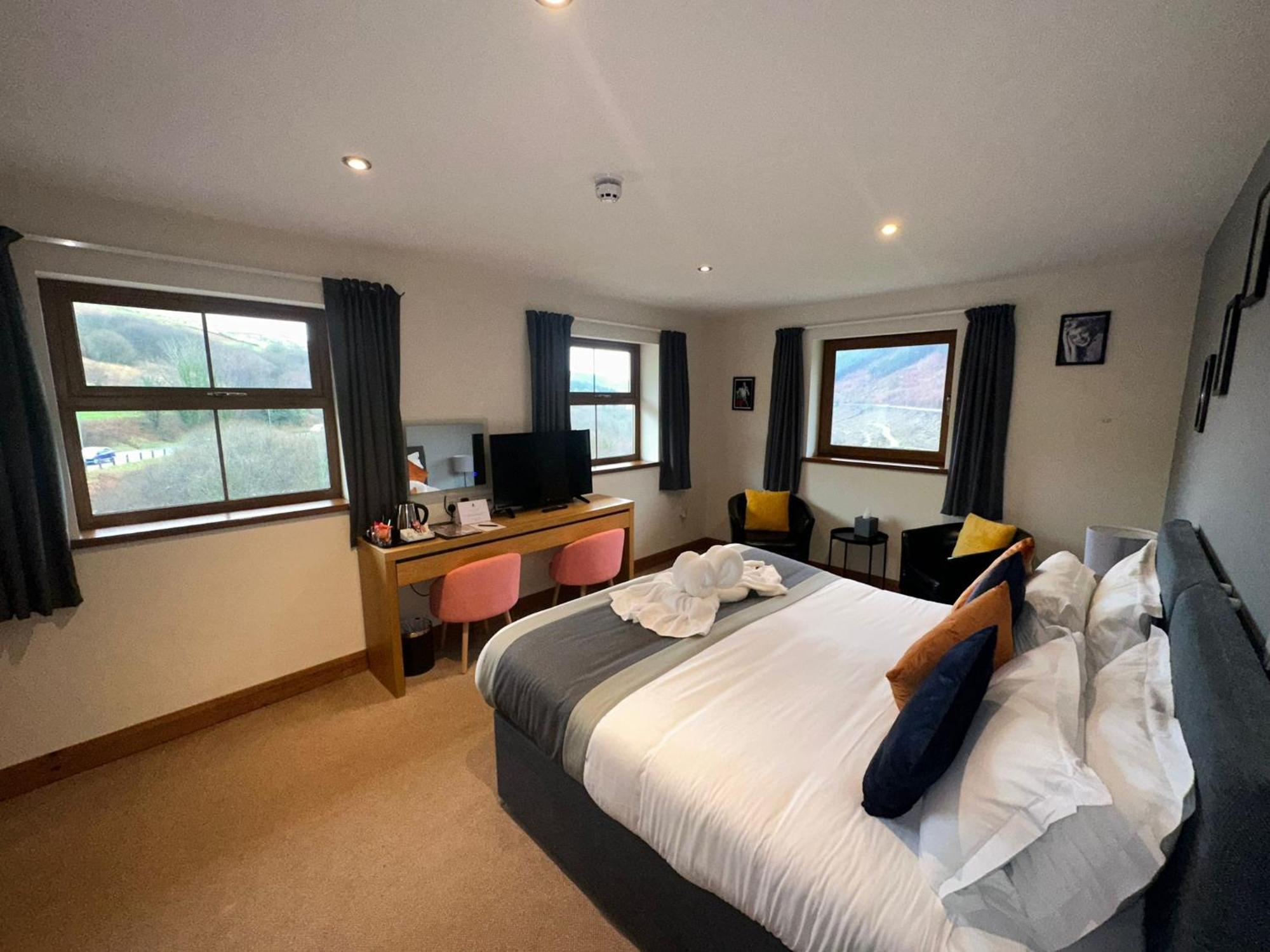 Afan Lodge Port Talbot Buitenkant foto
